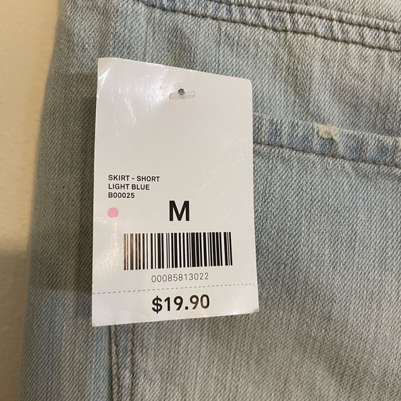 NWT Forever 21 M Light Wash Distressed Denim Mini Skirt - Picture 4 of 7